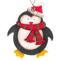 Dekorues ne forme pinguini me shall e kapuc te kuq