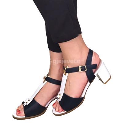 Sandale per femra