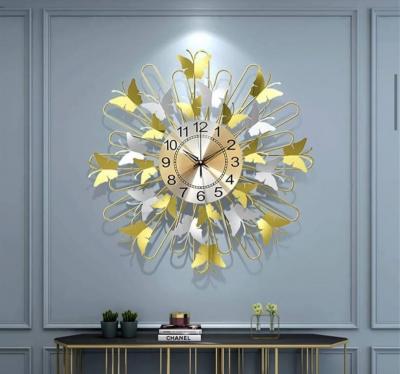 Orë muri me flutura gold dhe të bardhë