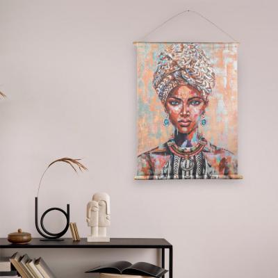 Pikturë etnike tekstili "Figura e femrës me ngjyra" me mbështetëse druri 76x97 cm